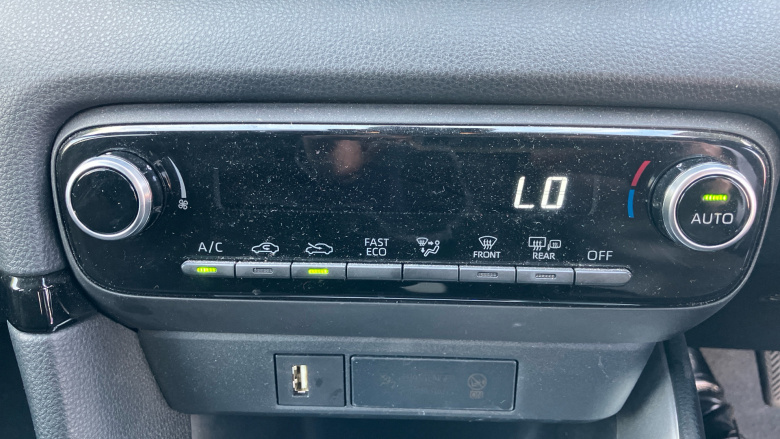 Toyota Yaris 1.5 Hybrid Design 5dr CVT Hybrid Hatchback